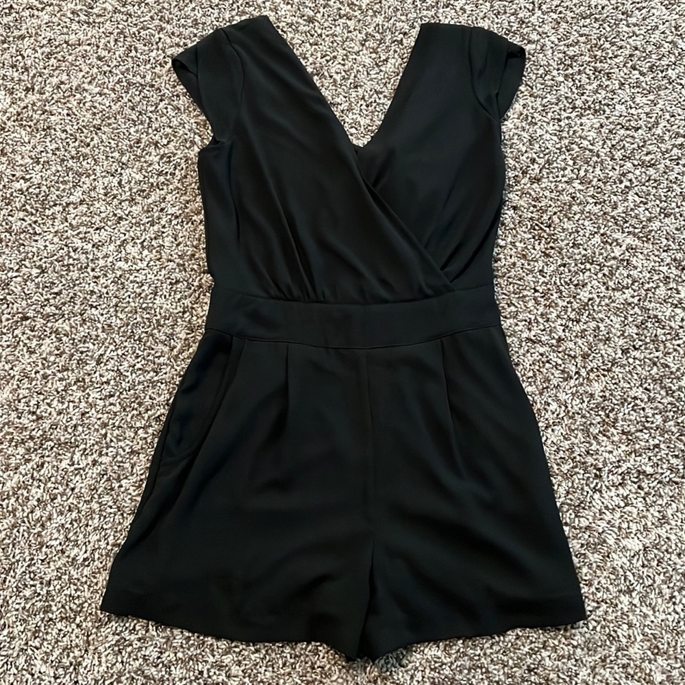 Gianni Bini Black Romper w/ pockets 🖤